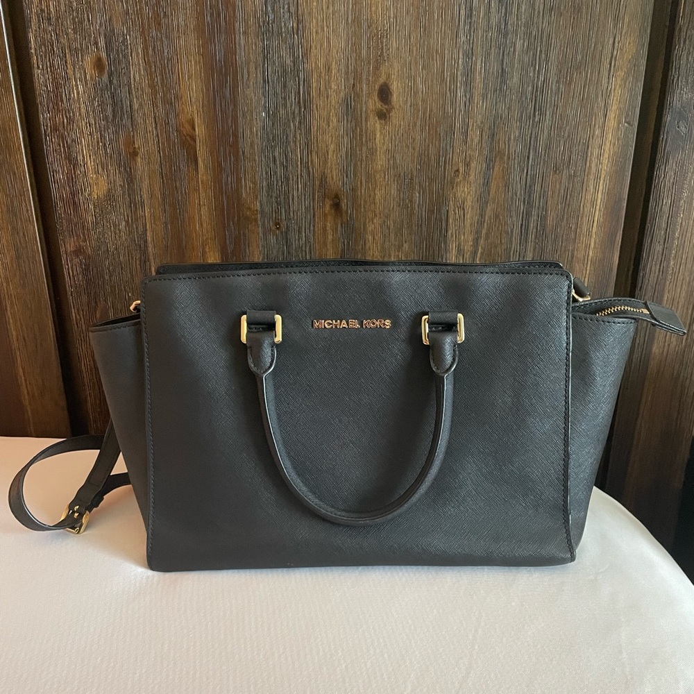 Michael Kors Selma in black medium size